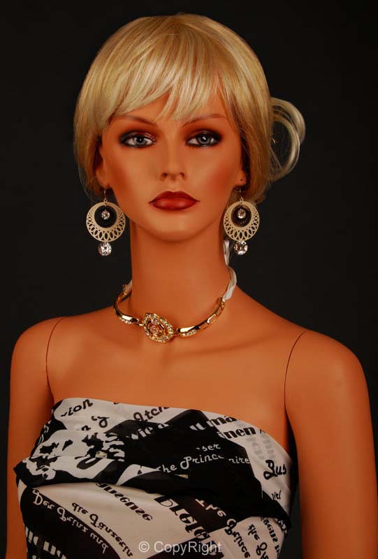 Female Fiberglass Italian Mannequin em4